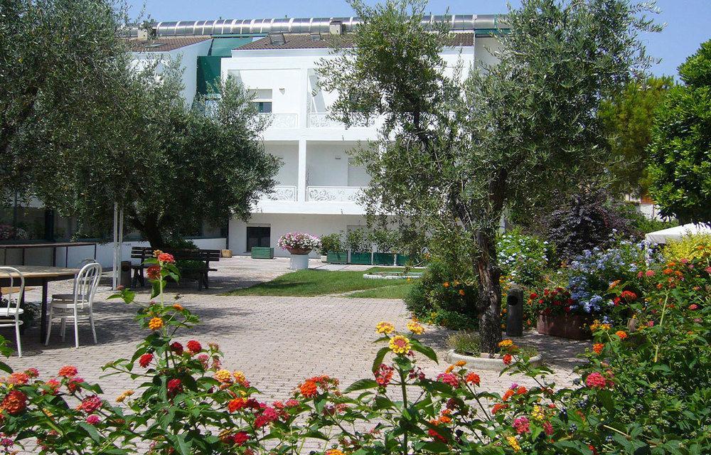 Готель Eden Park Маріна-ді-Монтемарчано Екстер'єр фото